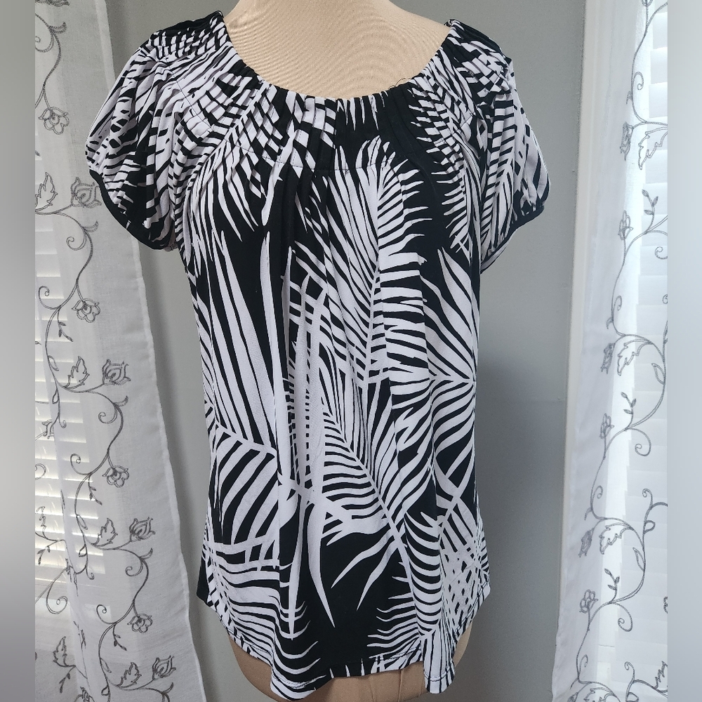 Style & Co Black and White Palm Design Pleated Blouse